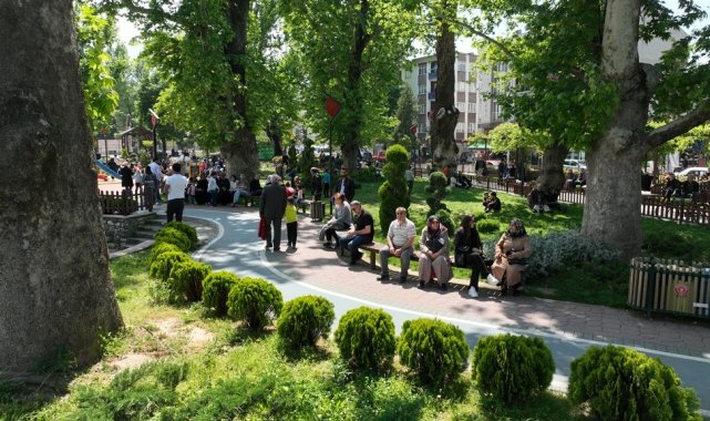Gürsu'da parklar havaların ısınmasıyla doldu taştı