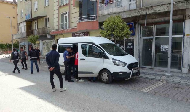 Haber alınamayan şahıs çatı katında asılı halde bulundu