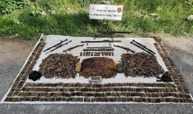 Hakkari kırsalında PKK'ya ait silah ve mühimmat ele geçirildi