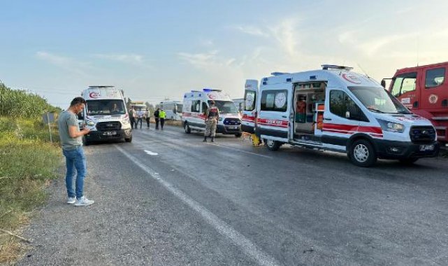 Hatay'da iki otomobil çarpıştı: 2 ölü, 4 yaralı yaralı - Yeniden