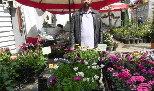Havalar ısındı, fideler tezgahlardaki yerini almaya başladı