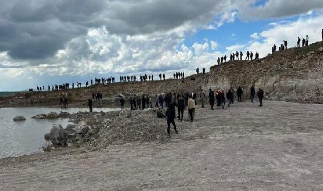 İneği kurtarmak isterken gölete düşen Enes, öldü