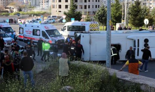 İşçi servisi ile TIR çarpıştı: 33 yaralı