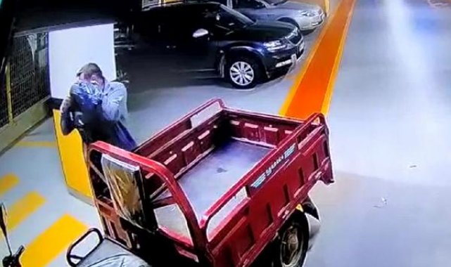 İSTANBUL - Kağıthane'de siteden kablo hırsızlığı kamerada