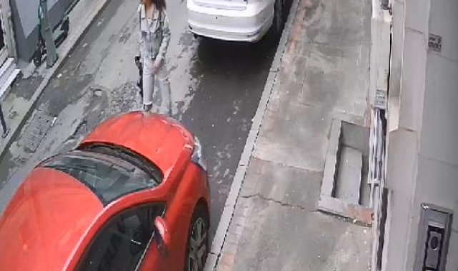 İstanbul'da dükkandan bilgisayar hırsızlığı kamerada