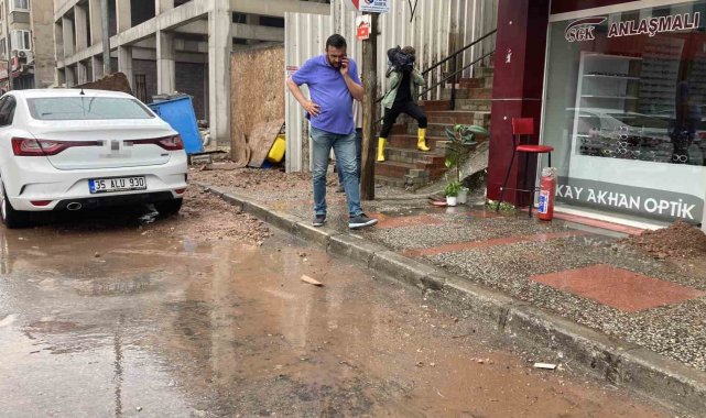 İzmir Çiğli'yi vuran yağış sonrası esnaftan belediyelere isyan