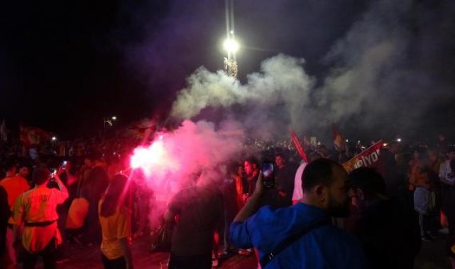 İzmir, Manisa ve Bodrum' da Galatasaray'ın şampiyonluğu coşkuyla kutlandı