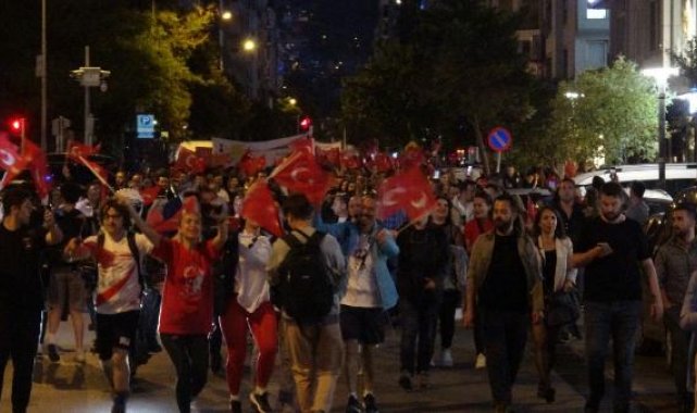 İzmir'de '19 Mayıs' coşkusu; 'Gençlik Yürüyüşü' ve Mabel Matiz konseri düzenlendi