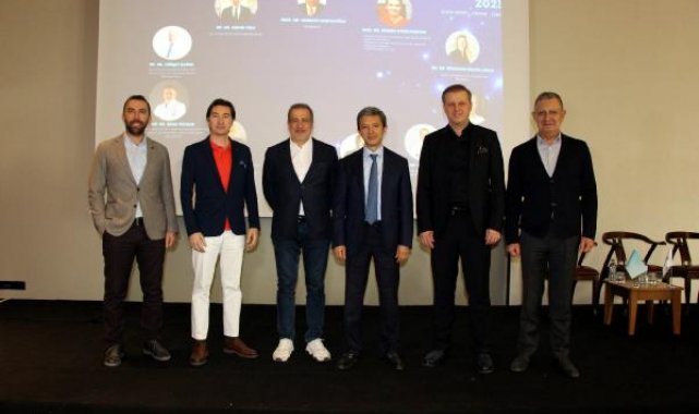 İzmir'de göz sağlığı zirvesi: Dünyanın farklı ülkelerinden doktorlar deneyimlerini paylaştı