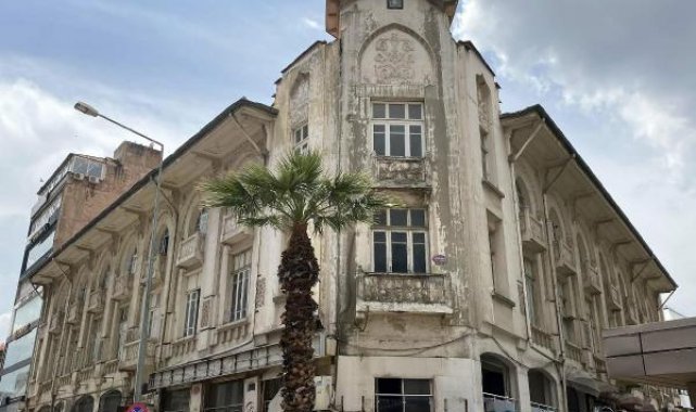 İzmir'deki tarihi Büyük Kardiçalı Han'da tahliye kararına karşı yürütmeyi durdurma davası