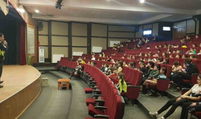 Jandarma ekipleri öğrencileri bilgilendirdi