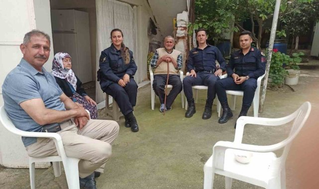 Jandarma ekipleri yaşlı çınarları unutmuyor