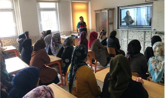 Jandarma'dan 45 anneye uyuşturucu ile mücadele eğitimi