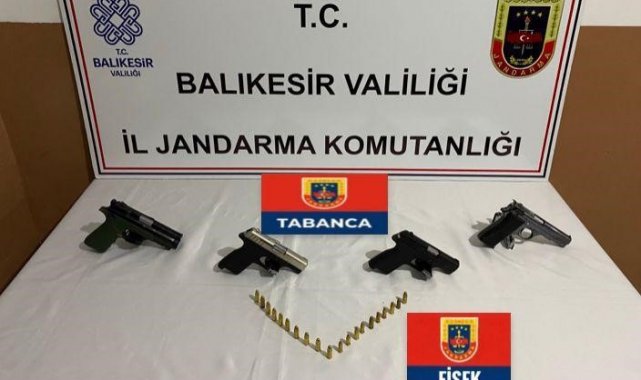 Jandarma'dan Erdek ve Edremit ilçelerinde operasyon