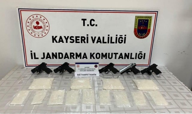 Jandarmadan uyuşturucu tacirine suçüstü: Uyuşturucuyu kombiye saklamışlar