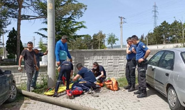 Kabloları onarmak için çıktığı direğin devrilmesiyle yaralandı