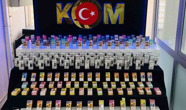 Kaçak elektronik sigaralarla yakalandılar