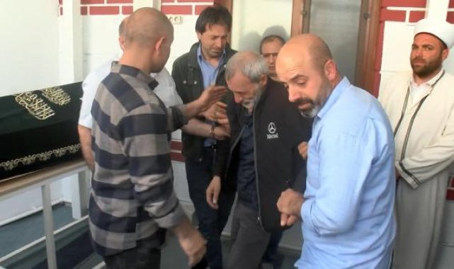 Kadıköy'de istek şarkı cinayetinde öldürülen sokak müzisyeni toprağa verildi