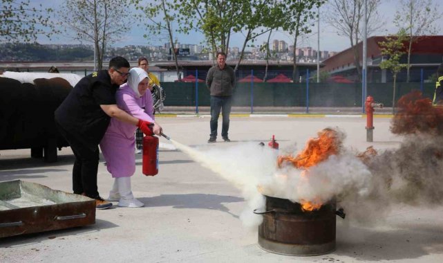 Kadınlar servis şoförü olabilmek için eğitime girdi