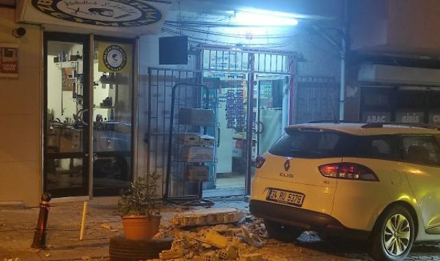 Kağıthane'de çöken balkondan kopan beton parçaları otomobilin üzerine düştü