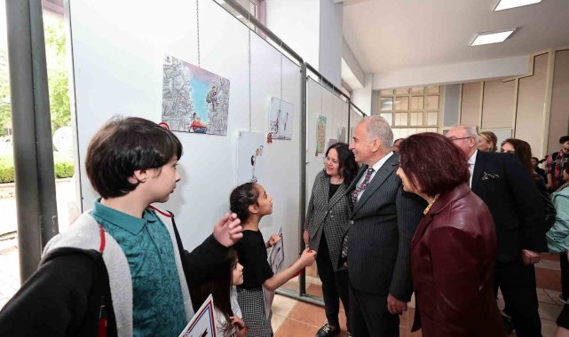 Kahkahaya boğan eserler bu sergide
