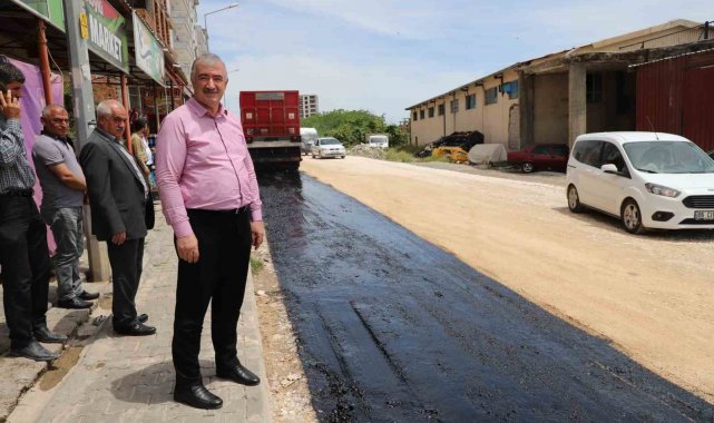 Kahta'da sezonun ilk asfaltı seriliyor