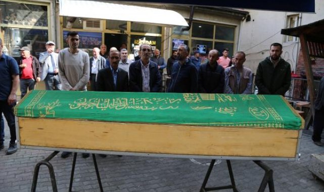 Kalbine yenik düşen 'Dünyanın en uzun burunlu insanı', son yolcuğuna uğurlandı