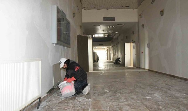 Kampüsteki binaların bakım ve onarımı yapılıyor