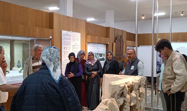 Karaman'da depremzedeler tarihi yerleri gezdi
