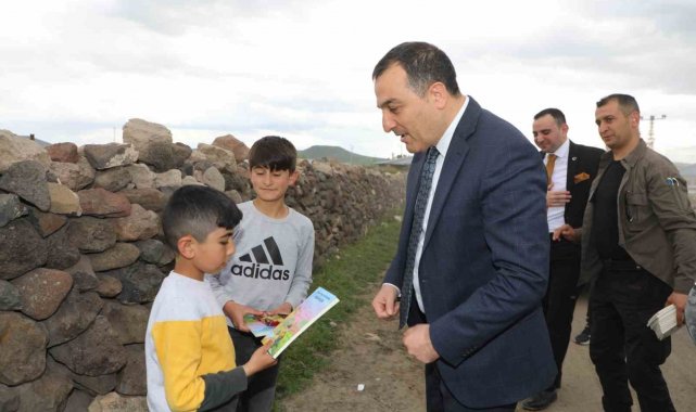 Kars Valisi Öksüz, Digor'da bir takım ziyaretlerde bulundu
