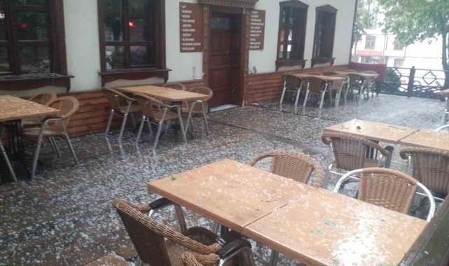 Kastamonu'da dolu ve sağanak yağış etkili oldu