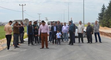 Kavşağın kapatılmasını istemeyen mahalleli, yolu trafiğe kapatıp eylem yaptı