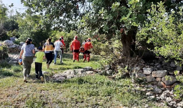 Kayalıklarda yaralanan turist ile mahsur kalan keçi kurtarıldı
