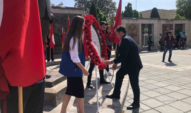 Kayseri'de Gençlik Haftası, çelenk töreni ile başladı