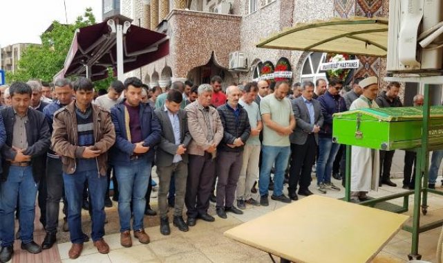 Kazada ölen sağlıkçı çift ve kızları son yolculuklarına uğurlandı
