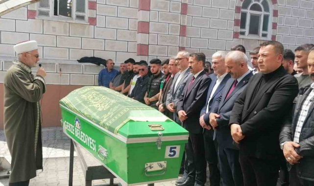 Kendisini kargocu olarak tanıtan şüpheli tarafından öldürülmüştü, defnedildi