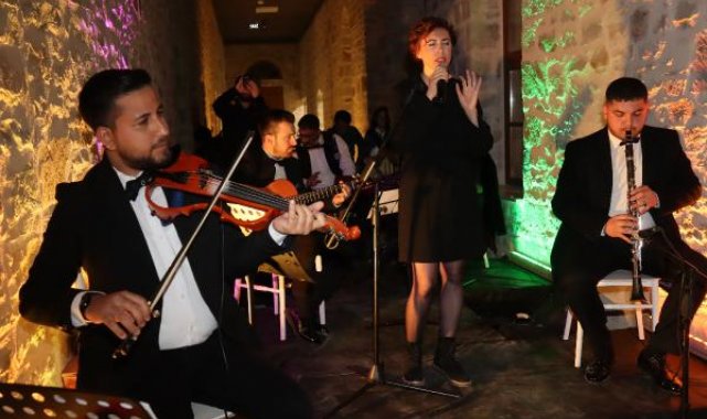 Kent müzesi olan tarihi binada Türk sanat müziği konseri
