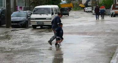Keşan'da sağanak ve dolu etkili oldu