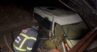Kırıkkale'de servis minibüsü sele kapıldı: 6 yaralı