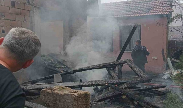 Kırklareli'de yangın: 2 ev kullanılmaz hale geldi