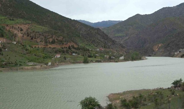 Kış mevsiminde çöle dönen Torul Baraj Gölü'nde su seviyesi normale döndü