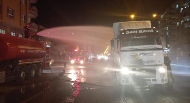 Kızıltepe'de akaryakıt yüklü tankerde yangın