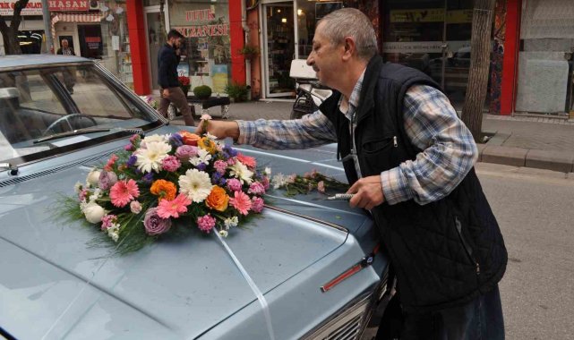Klasik araçlar da düğünlere gelin gibi süsleniyor