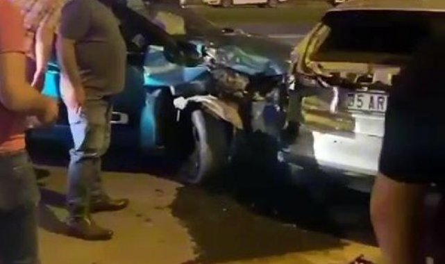 Kontrolden çıkan otomobil, park halindeki 2 otomobile çarptı: 6 yaralı