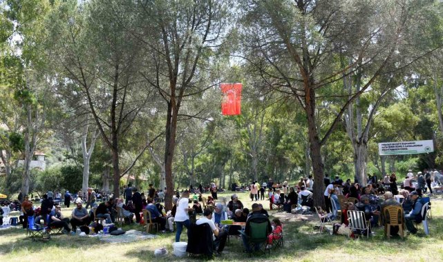 Kuşadası'nda yaşayan Hadimliler etli pilav şenliğinde buluştu