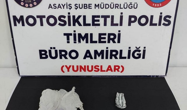 Kütahya'da alkollü sürücünün aracında uyuşturucu ele geçirildi