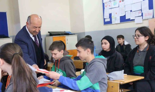 Kütahya'da ikinci dönem yardımcı kaynak kitaplar dağıtılmaya devam ediliyor