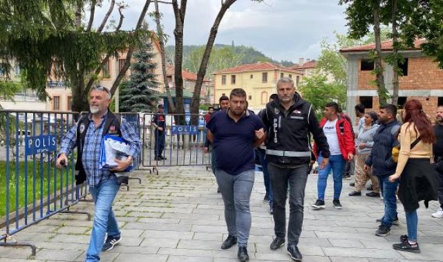 Kütahya'da kaçak silah operasyonuna 7 gözaltı
