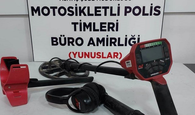 Kütahya'da Yunus Timleri bir araçta 6 adet sikke ve 2 detektör ele geçirdi