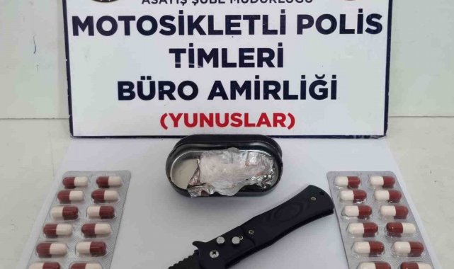 Kütahya'da Yunus Timleri bir kişinin eşyaları arasında uyuşturucu buldu